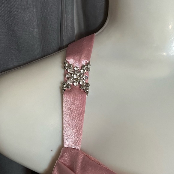 Ladies Blush formal dress - Picture 4 of 8